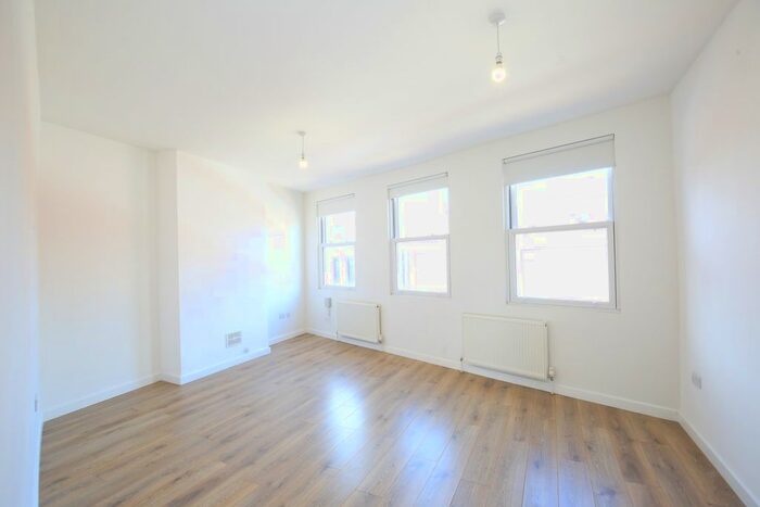 4 Bedroom Flat To Rent In Eden Street, Kingston Upon Thames, KT1