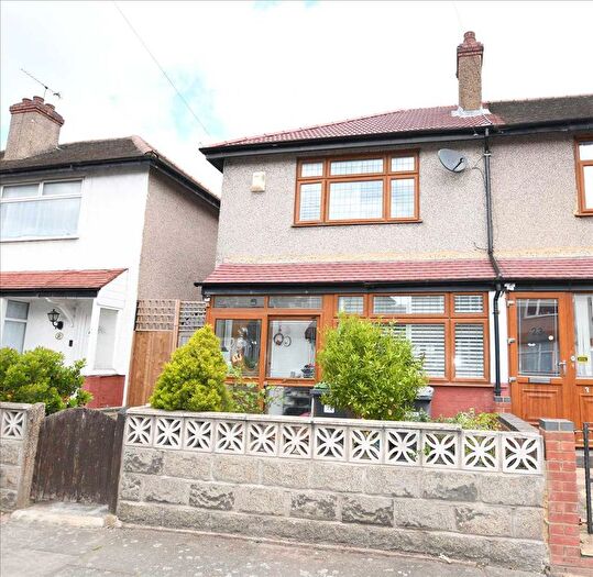 2 Bedroom Property For Sale In Ingleton Road, London, N18