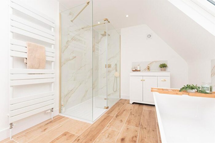 5 Bedroom Detached House For Sale In Cheshunt Close, Meopham, Kent, DA13