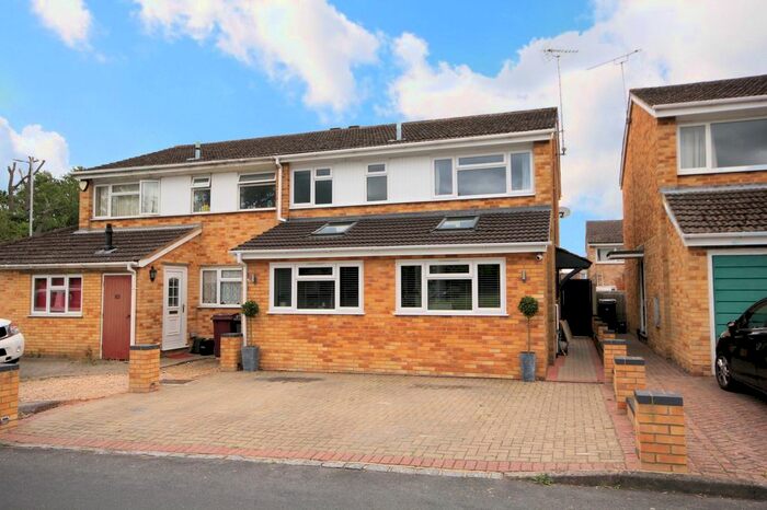 3 Bedroom Semi-Detached House To Rent In Kingsway, Caversham, Reading RG4