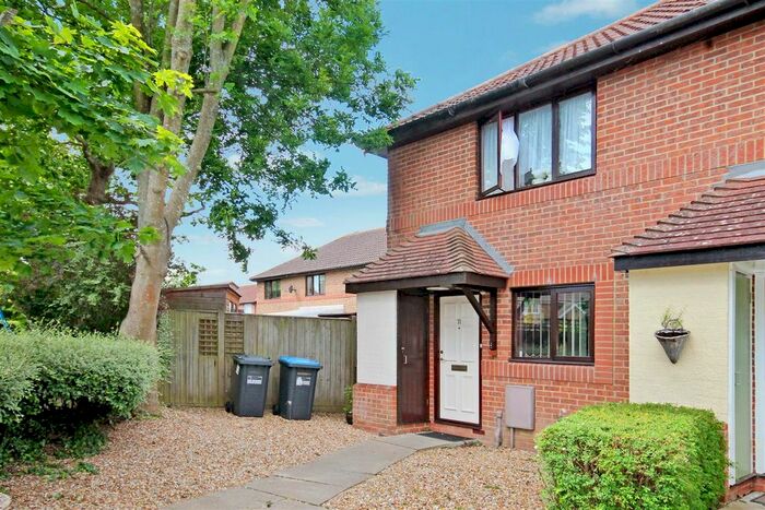 2 Bedroom Detached House To Rent In Hammonds Ridge, Burgess Hill, West Sussex, RH15