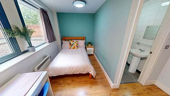 4 Bedroom Flat To Rent In Woolpack Lane, Nottingham, NG1
