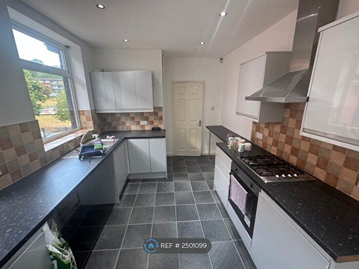3 Bedroom Semi-Detached House To Rent In Halliwell Crescent, Sheffield, S5