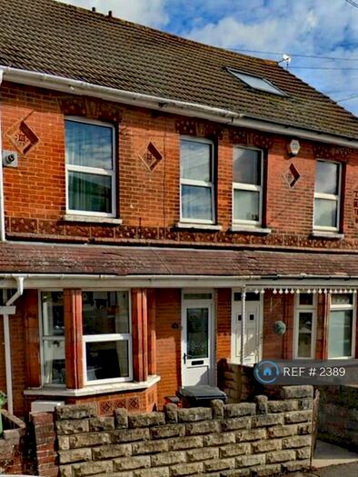 2 Bedroom Terraced House To Rent In Hunt Street, Swindon, SN1