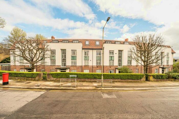 2 Bedroom Flat To Rent In Shirehall Lane, London, NW4