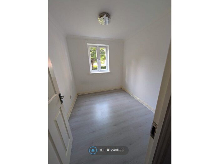 2 Bedroom Flat To Rent In Chandlers Drive, Erith, DA8