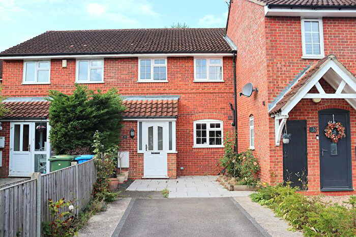 3 Bedroom Terraced House For Sale In Juniper Road, Farnborough, GU14