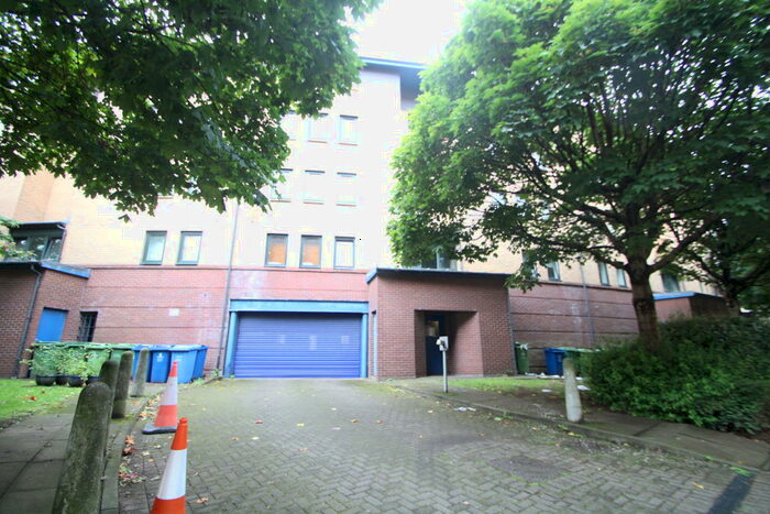 Garage / Parking To Rent In Car Park Space, Turnbull Street, G1