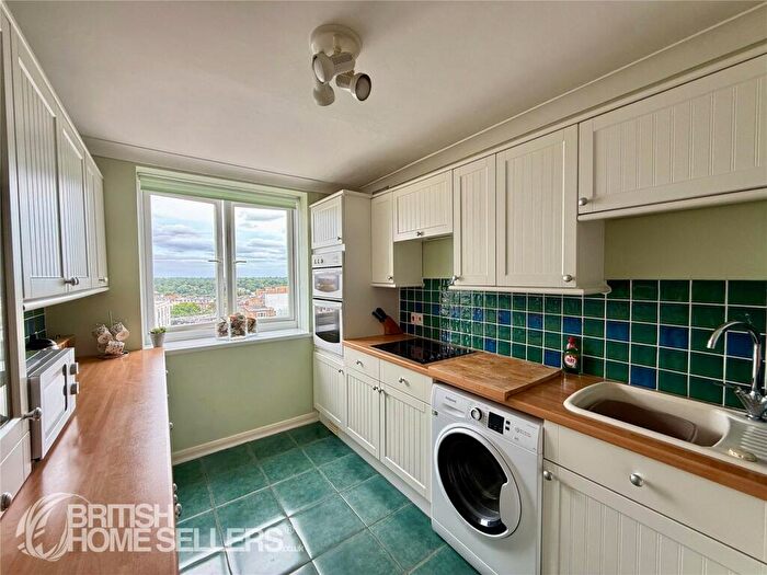 2 Bedroom Apartment For Sale In West Cliff Road, Bournemouth, Dorset, BH2