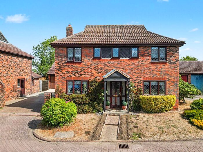 4 Bedroom Detached House For Sale In Kings Pond Close, Dunton, Biggleswade, SG18