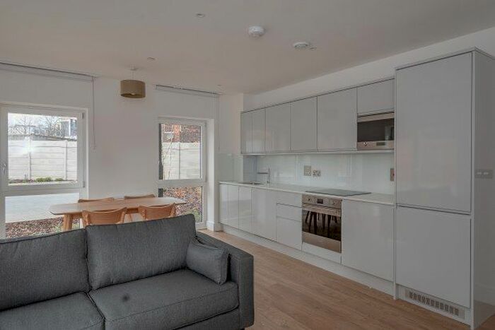 2 Bedroom Flat To Rent In Hooper Street, Birmingham, B18