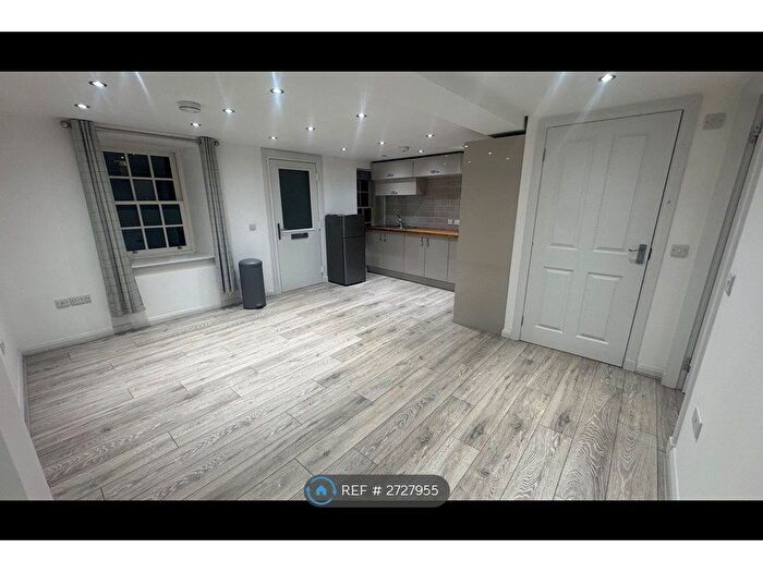 1 Bedroom Flat To Rent In High Street, Linlithgow, EH49