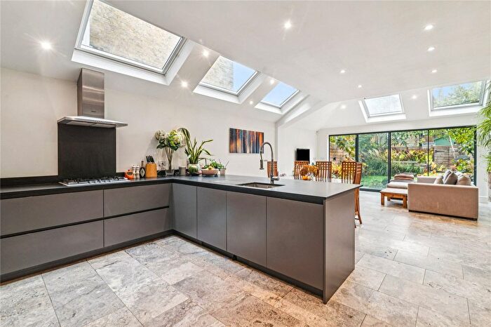 5 Bedroom Terraced House To Rent In Crescent Lane, SW4