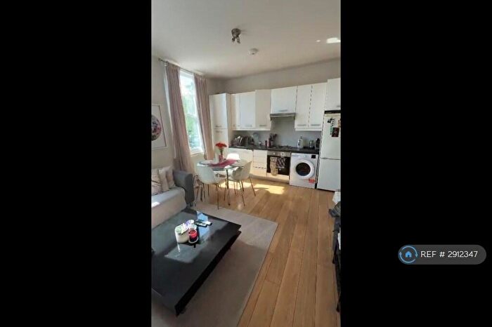 2 Bedroom Flat To Rent In Bedford Hill, London, SW12