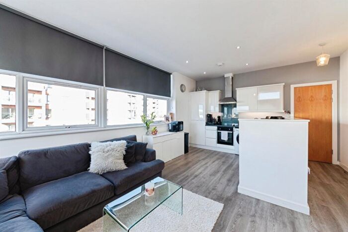 2 Bedroom Apartment For Sale In Stratford Road, Shirley, Solihull, B90