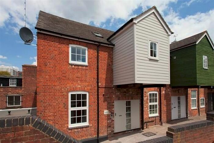 2 Bedroom Flat To Rent In London Court, East Street, Reading, Berkshire, RG1