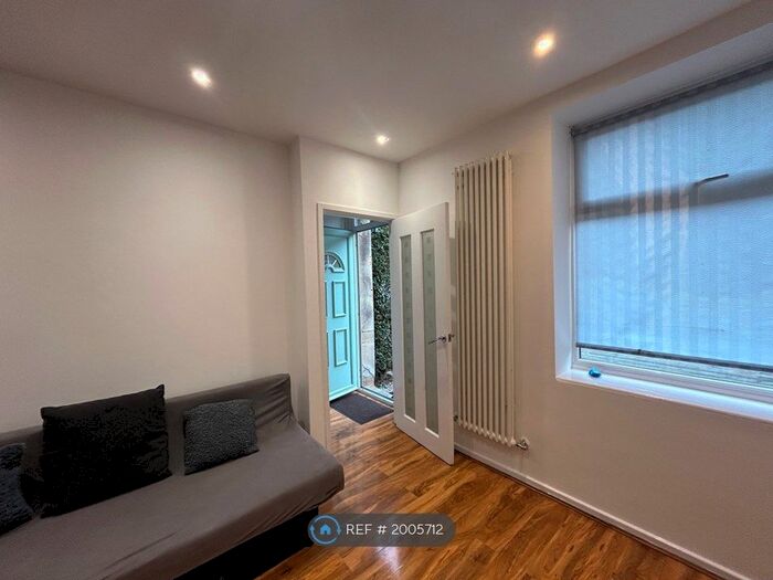 2 Bedroom Terraced House To Rent In Blackmoorfoot Road, Huddersfield, HD4