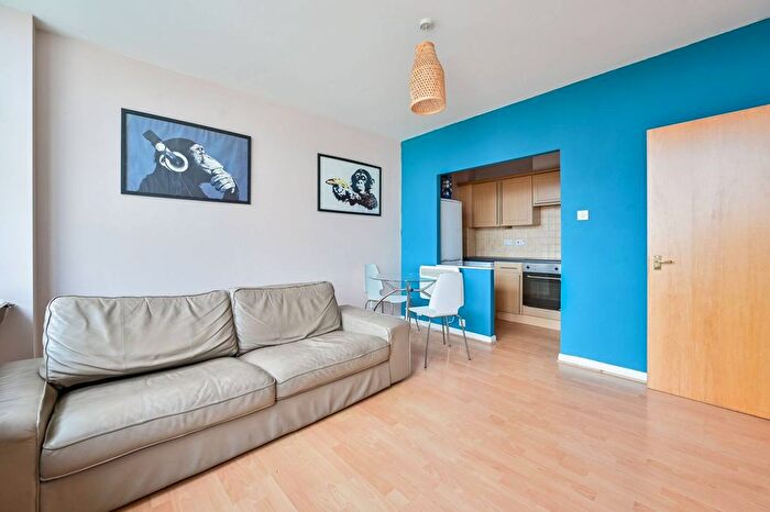 2 Bedroom Flat To Rent In Newington Causeway, Southwark, London, SE1