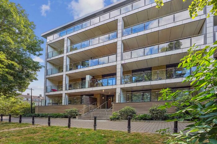 2 Bedroom Flat To Rent In Knaresborough Drive, London, SW18