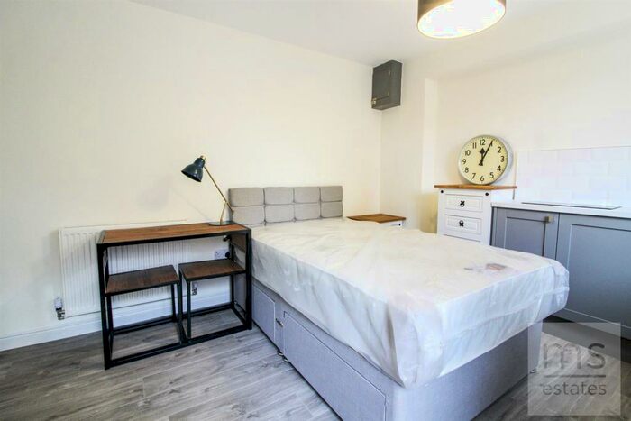 Studio To Rent In Wellington Square, Lenton, Nottingham, NG7
