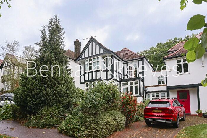 5 Bedroom Semi-Detached House To Rent In Hillway, Holly Lodge Estate, N6