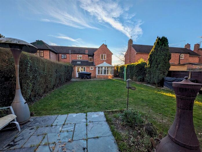 3 Bedroom Semi-Detached House For Sale In Coneygrey Spinney, Flintham, Newark, NG23