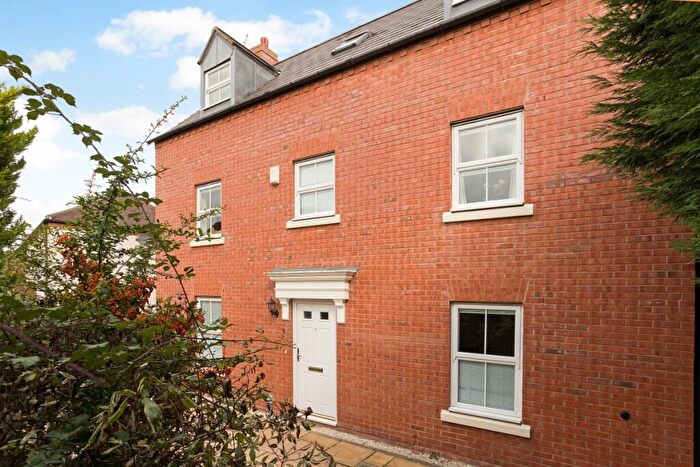 5 Bedroom House To Rent In Griffith Close Stratford-upon-Avon, CV37