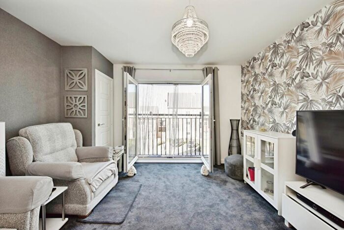 1 Bedroom Flat For Sale In Redgrove House, Rapson End, Sittingbourne, Kent, ME10