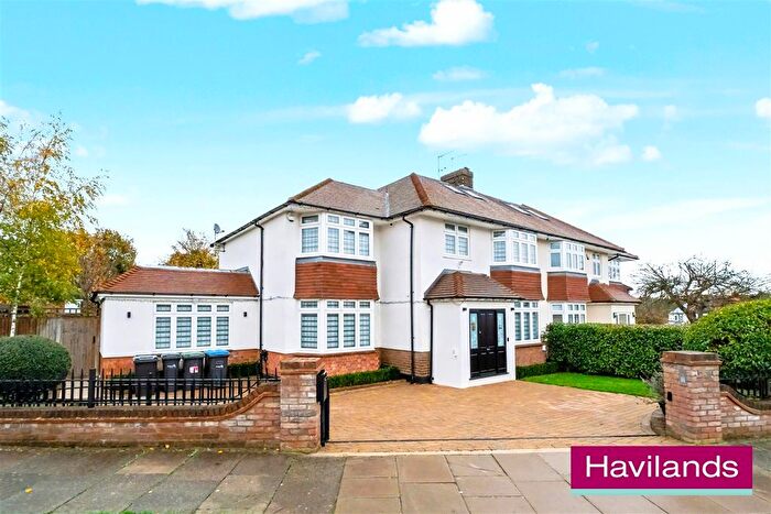 4 Bedroom Semi Detached House For Sale In Cranleigh Gardens, London, N21