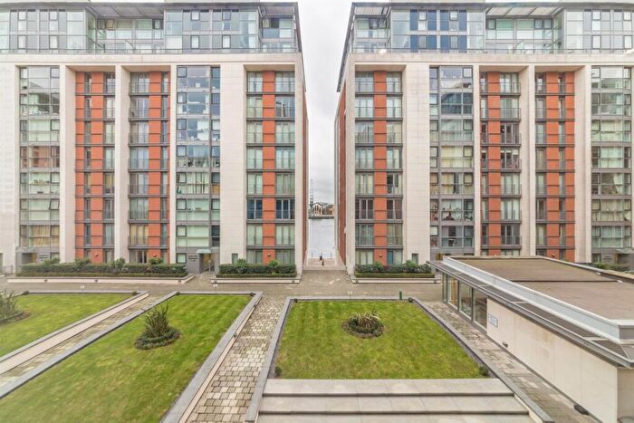 2 Bedroom Flat To Rent In Western Gateway, Royal Docks, E16