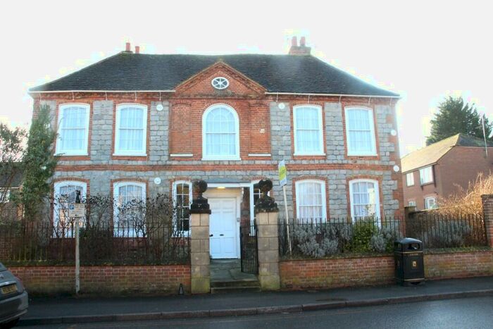 1 Bedroom Flat To Rent In High Street, Lambourn, ., RG17