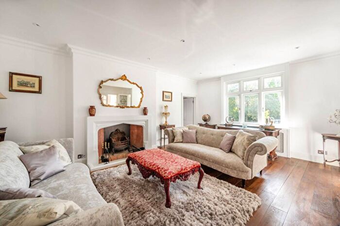 6 Bedroom Detached House To Rent In Cannon Hill, Southgate, London, N14