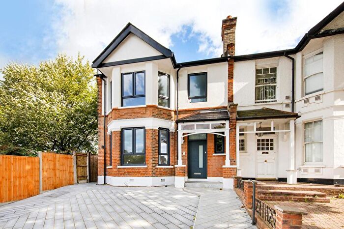2 Bedroom Apartment For Sale In High Road, East Finchley, N2