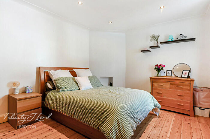 3 Bedroom Flat For Sale In Atkins Road, London, SW12