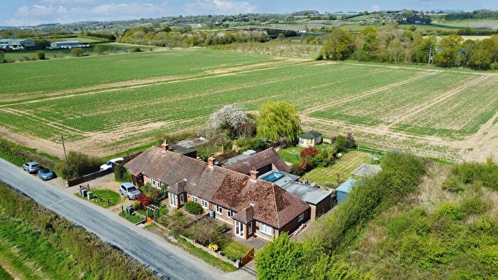 3 Bedroom Bungalow For Sale In Redwall Lane, Linton, ME17