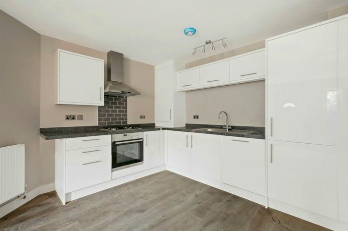 2 Bedroom Flat To Rent In Castlebar Road, London, W5