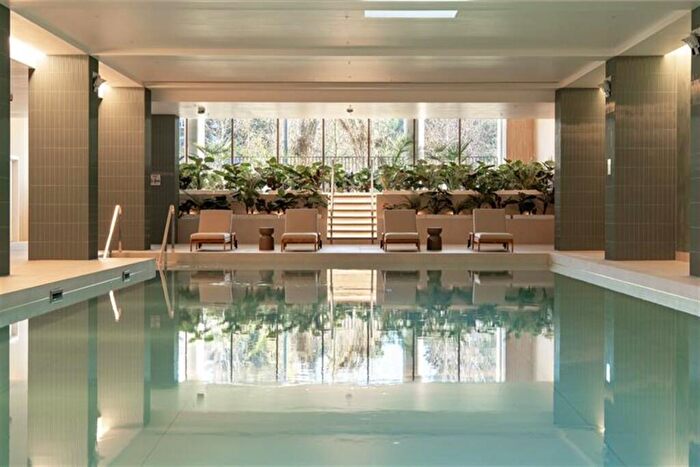 Apartment To Rent In Aviator Drive, London, NW2