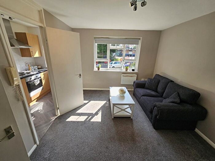 Studio To Rent In St. Ives Close, Luton, Bedfordshire, LU3