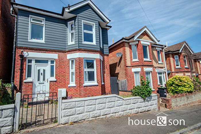 3 Bedroom Detached House To Rent In Frampton Road, Bournemouth, BH9