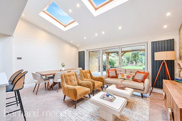 5 Bedroom Semi-Detached House For Sale In Lyndhurst Avenue, Surbiton, KT5
