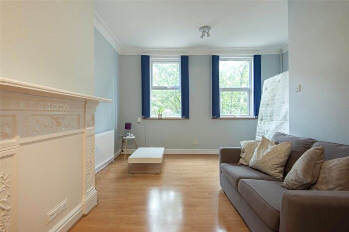 Flat To Rent In Roman Road, Bethnal Green, London, E2