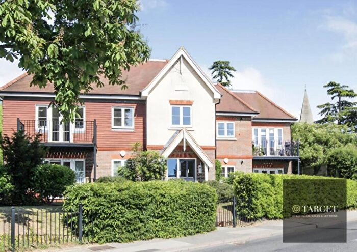 3 Bedroom Apartment To Rent In The Ridgeway, EN2
