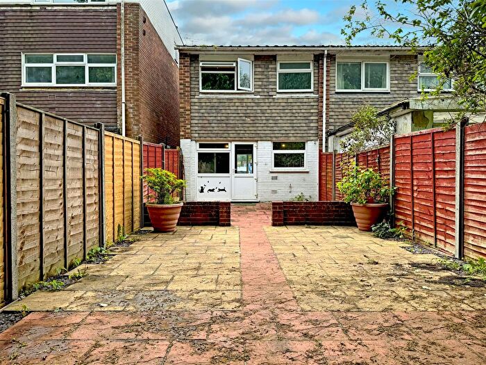 2 Bedroom End Of Terrace House To Rent In Colebrook Road, Wick, Littlehampton, BN17