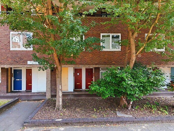 2 Bedroom Flat For Sale In Rounton Road, Bow, E3