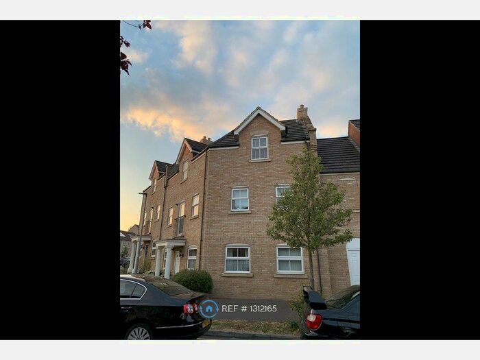 2 Bedroom Flat To Rent In Appledore Road, Bedford MK40
