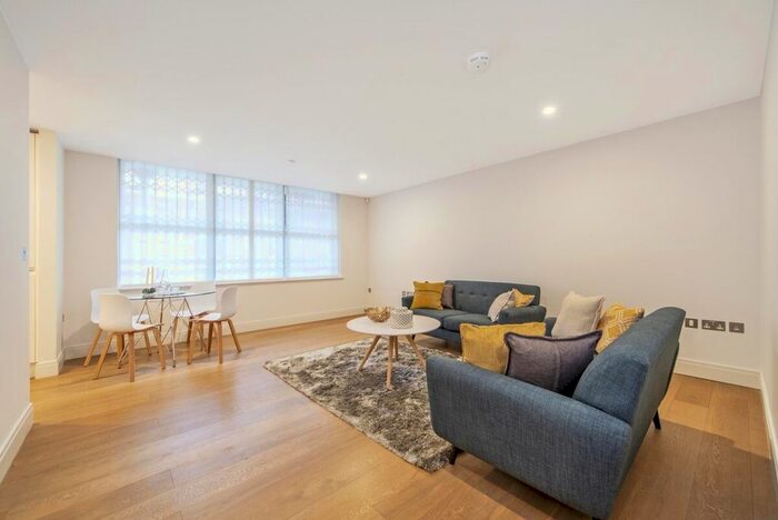 3 Bedroom Flat To Rent In New Cavendish Street, London, W1G