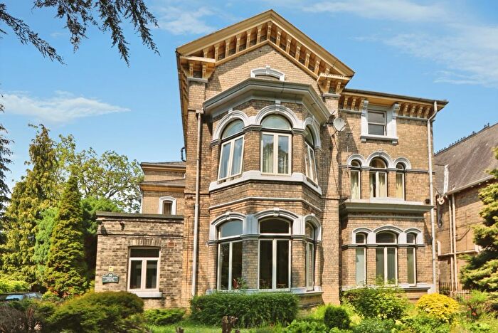 3 Bedroom Flat For Sale In Pearson Park, Hull, HU5