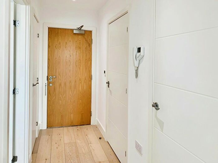 1 Bedroom Apartment For Sale In Royal Crescent Road, Southampton, SO14