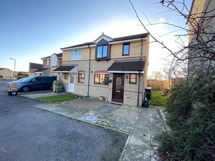 3 Bedroom House To Rent In Wedmore Close, Frome, Somerset, BA11