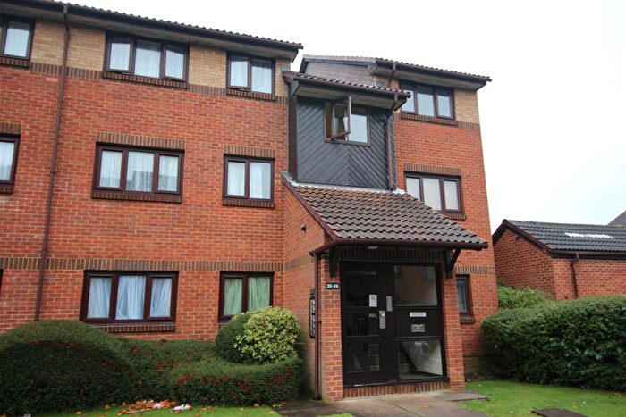 1 Bedroom Flat To Rent In Pavilion Way, Edgware, Greater London, HA8